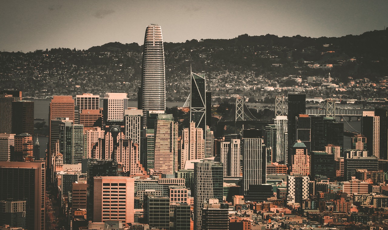 解雇背後的 解雇背後的